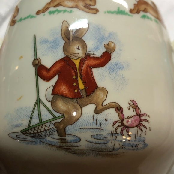 Vintage Bunnykins 2 Handled Mug family in boat and bunny in rain with crab - Picture 2 of 12